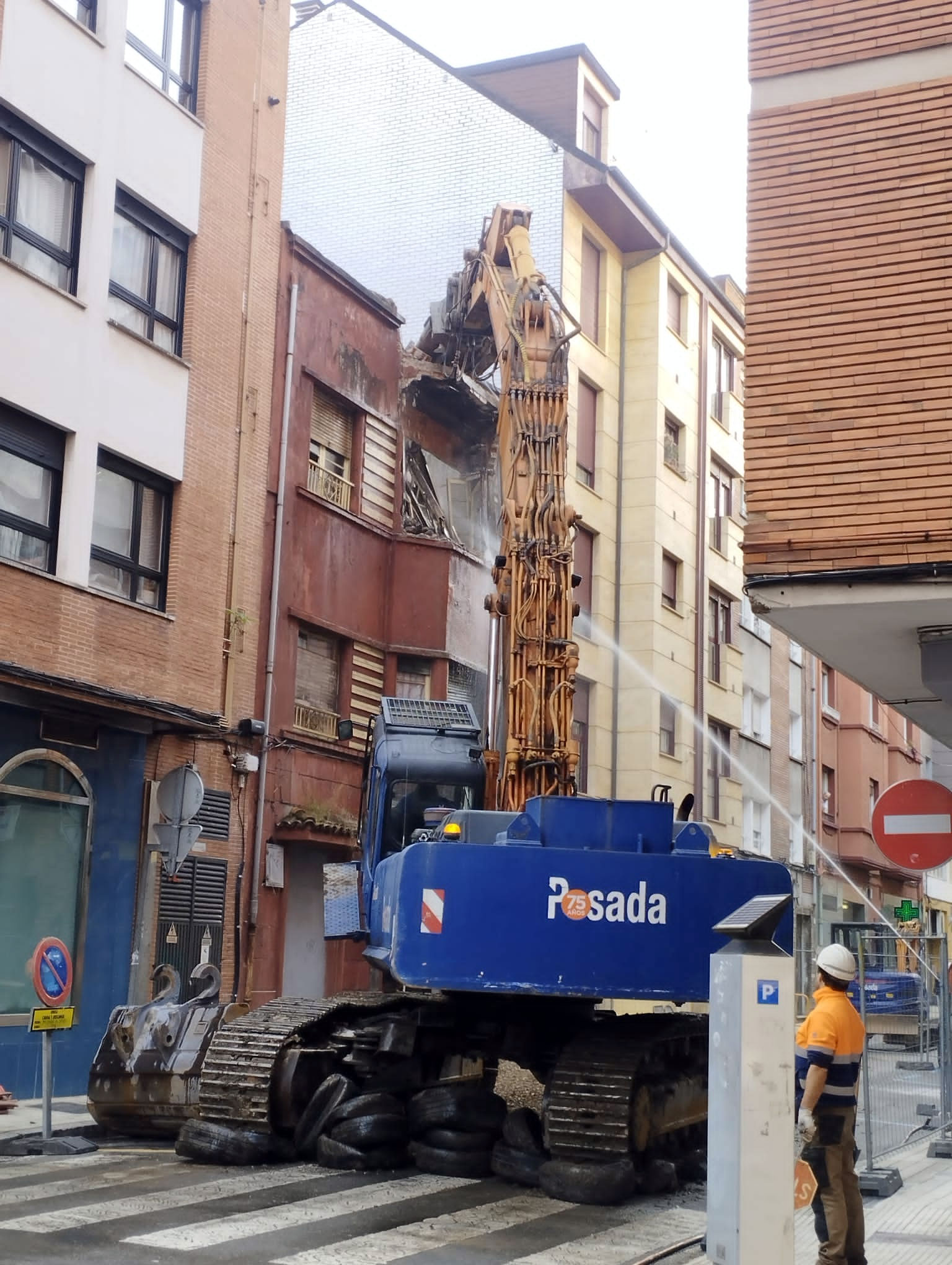 Derribo de edificio en calle Los Pedregales 7 de Gijón